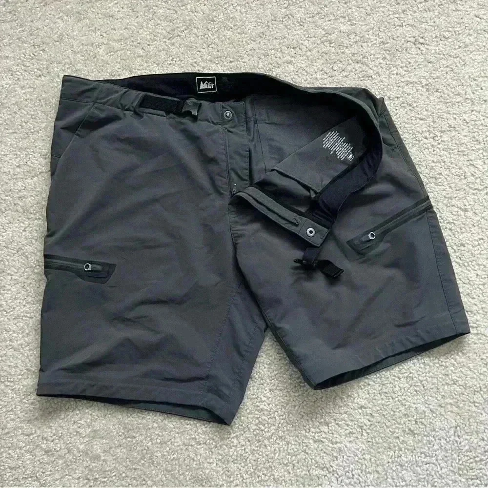 REI Gray Shorts Men’s Size XL 30 Zip Pockets Hiking Outdoor Active